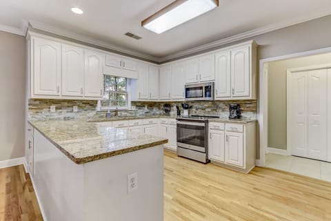 Fully equipped kitchen with granite countertops