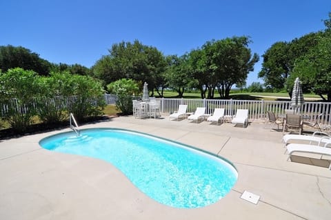 CC258: 40-Love | Pool Area