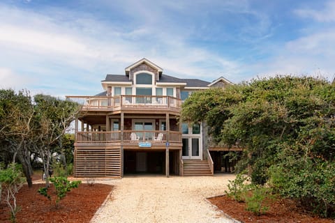 DU904: Sandy Duck | Front Exterior