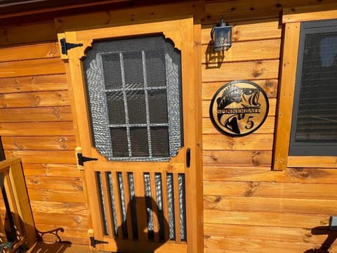 Cabin 5 (Spinnerbait)