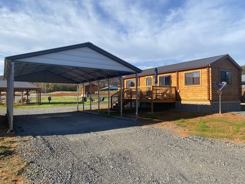 Spinnerbait with boat/car port