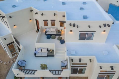 Rooftop patio with breathtaking desert views (1)