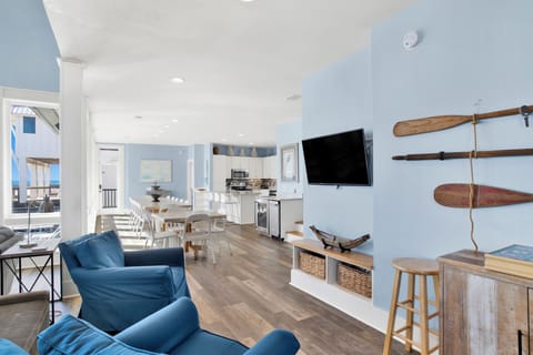 Additional seating and 2nd Living room TV