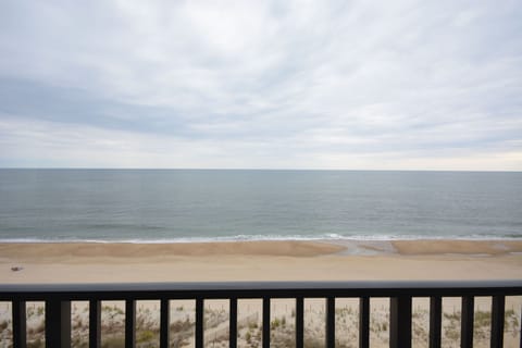 Flying Cloud 802 Balcony View