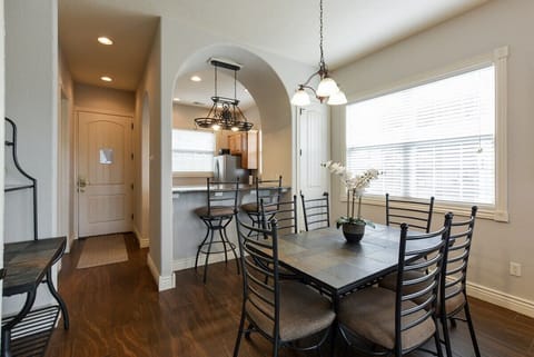 Dining seats 6 plus 2 at Breakfast bar