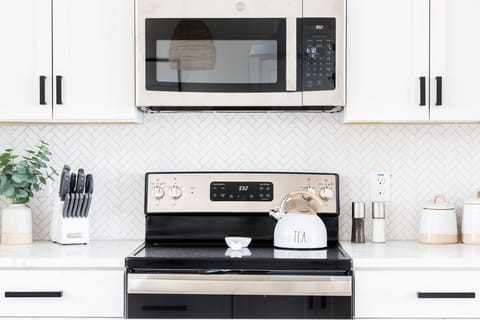 Stylish Kitchen with Stainless Appliances – Everything you need for your beach getaway.