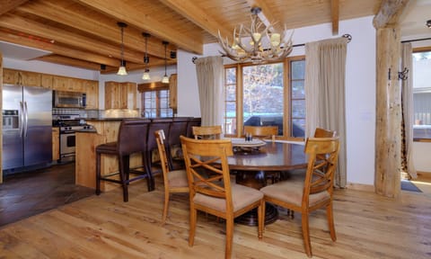 MMH 3 Coyote Bluff, Dining, 2