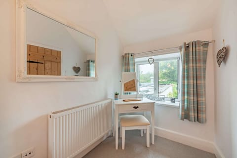 North House Dressing Table - StayCotswold