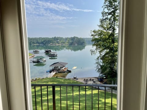 Huge backyard with PRIVATE BEACH. Kayaks, paddle boards, beach lounge chairs.