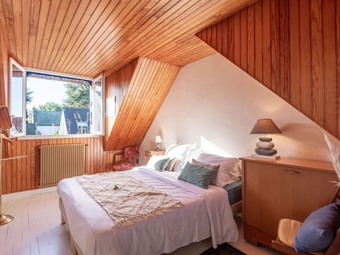Furniture, Building, Property, Window, Comfort, Light, Wood, Bed, Interior Design