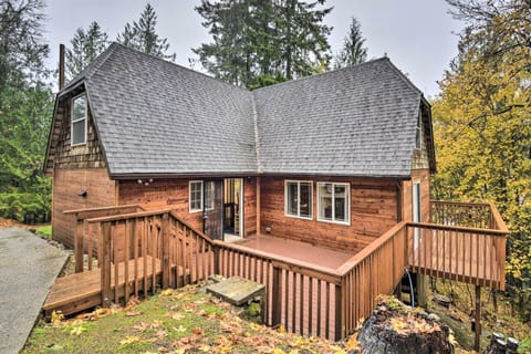 Shelton Vacation Rental | 2BR | 2BA | 1,118 Sq Ft | Stairs Required for Access