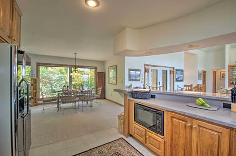 Fully Equipped Kitchen | Toaster Oven | Drip & Keurig Coffee Makers