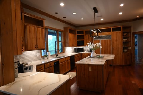 Large Gourmet Kitchen