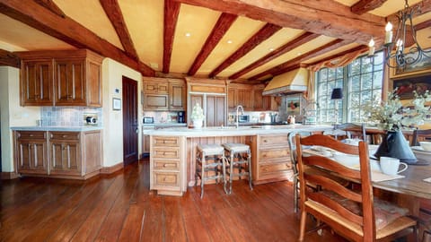 Hardwood, Flooring, Floor, Room, Indoors