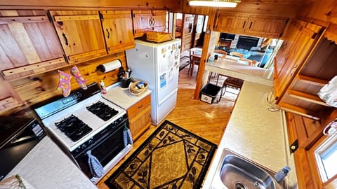 Full size range/oven + counter space! and fully stocked with kitchenware