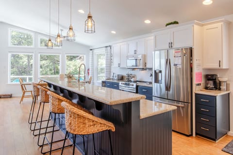 Kitchen bar with plenty of space