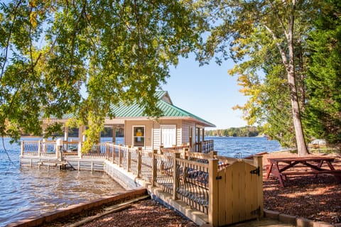 Private boathouse with lifts and full electrical