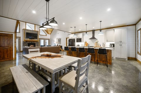 14 seats total between the dining table and bar top!