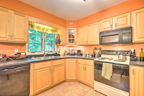 Fully Equipped Kitchen | Drip & Keurig Coffee Makers