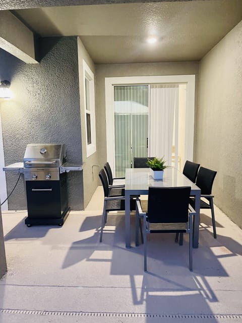 Outdoor sitting area for 6