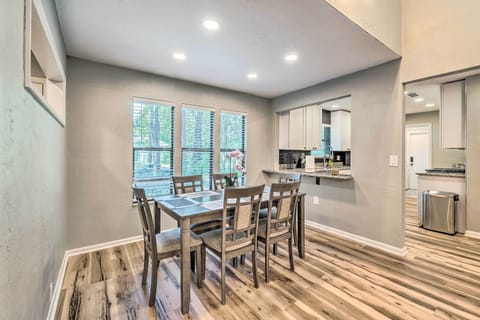 Dining Room | Dishware/Flatware Provided