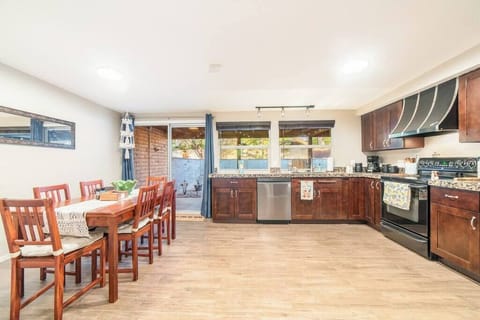 Huge Chef's kitchen and dining table with plenty of room to move around.