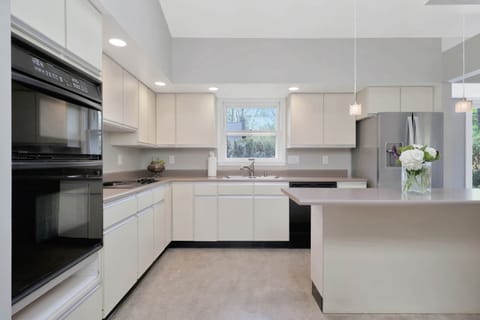 dfd7a5ba-1b9b-439a-8cdf-88eded7d1ea1