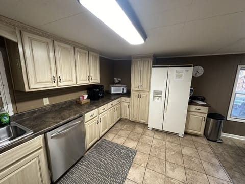 Appliances: Electric mixer, crockpots, waffle maker, toaster & Instapot