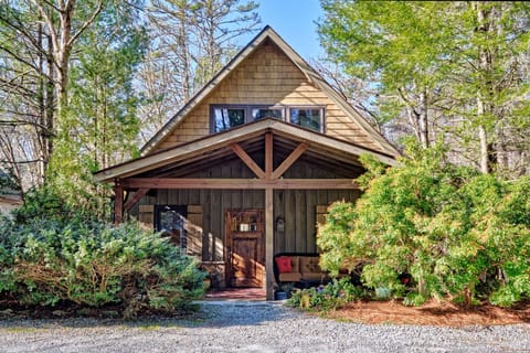 Exterior/Front Porch