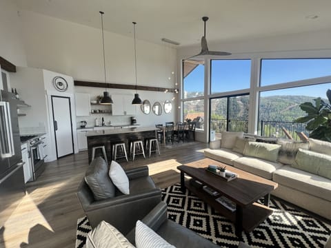 Bright & inviting main floor living space