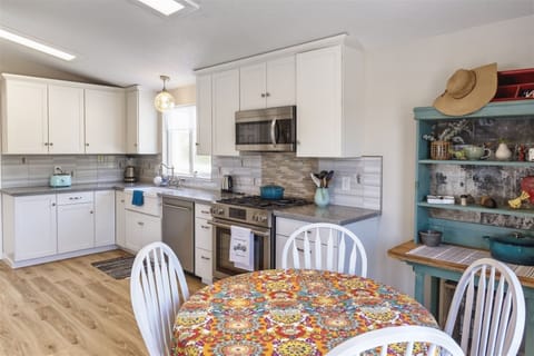 Coracao Do Mar - Plenty of space for cooking and conversation