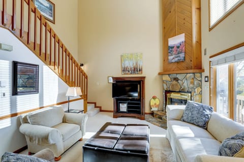 Sugar Mountain Vacation Rental | 2BR | 2BA | 1,414 Sq Ft | 1 Step for Access