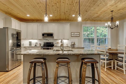 Fully-Stocked Kitchen with Granite Countertops
