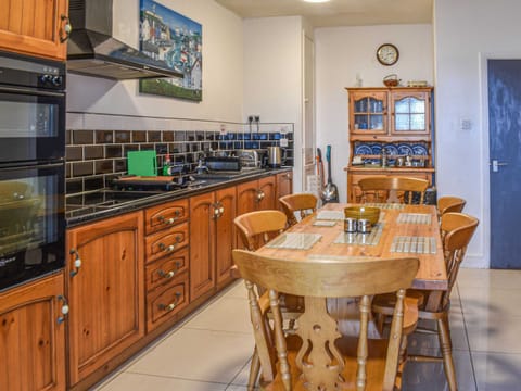 Kitchen | King Arthur Suite, Trearddur Bay