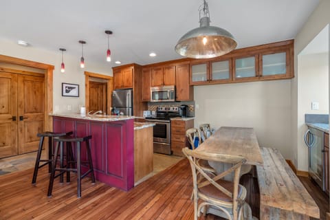 A breakfast bar for 2