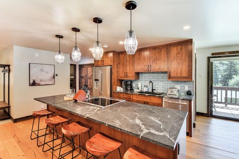 Kitchen | Drip Coffee Pot | Blender | Toaster