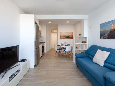 Couch, Property, Furniture, Table, Building, Comfort, Picture Frame, Wood, Interior Design, Houseplant
