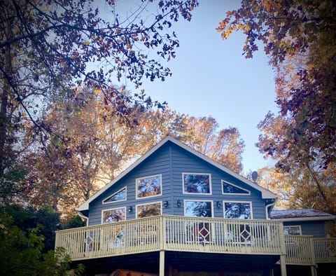 Come enjoy our lake home!