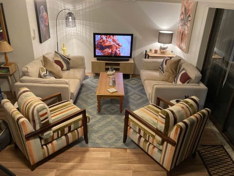 1166 Lounge area