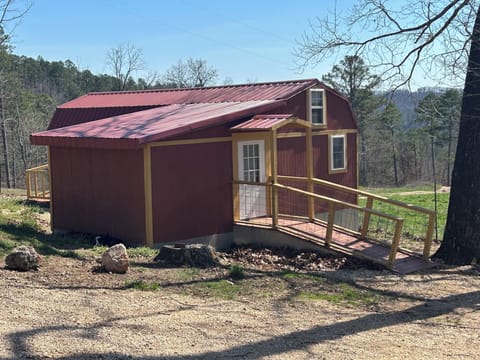The little Red Cabin