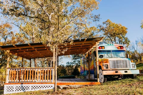 Front of Sunshine Skoolie