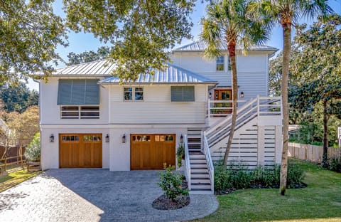 Construction discount LSV Golf Cart, Jacuzzi Included! 5 Minute Walk to Beach! (1407)
