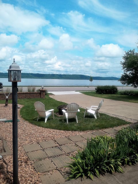"Dramatic Views"!  You'll see panoramic views of Lake Pepin from every direction
