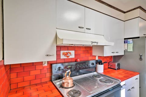 Kitchen | Fully Equipped w/ Cooking Essentials