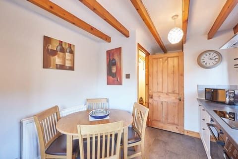 Oldcorn Cottage, Whitby - Host & Stay