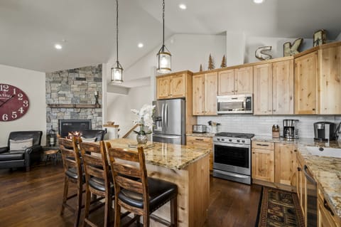 Kitchen:  Mountain View Lodge