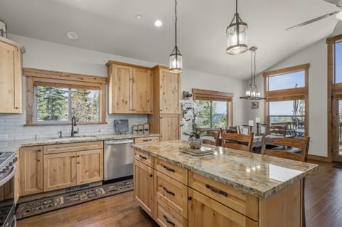 Kitchen:  Mountain View Lodge