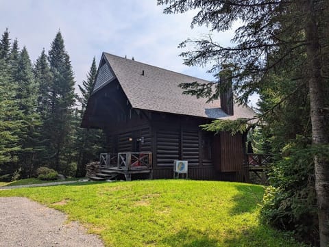 Chalet Louie Front view with Air conditioning