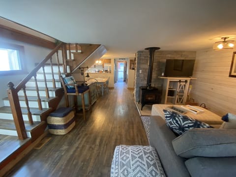 Sitting area leading to kitchen, between living/dining room. TV area.