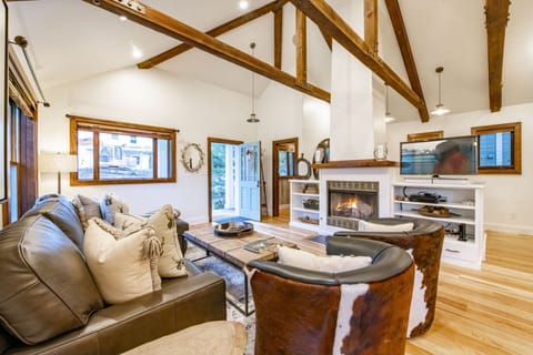 Vaulted ceilings, Wood-burning fireplace, flatscreen TV, and Sonos stereo system